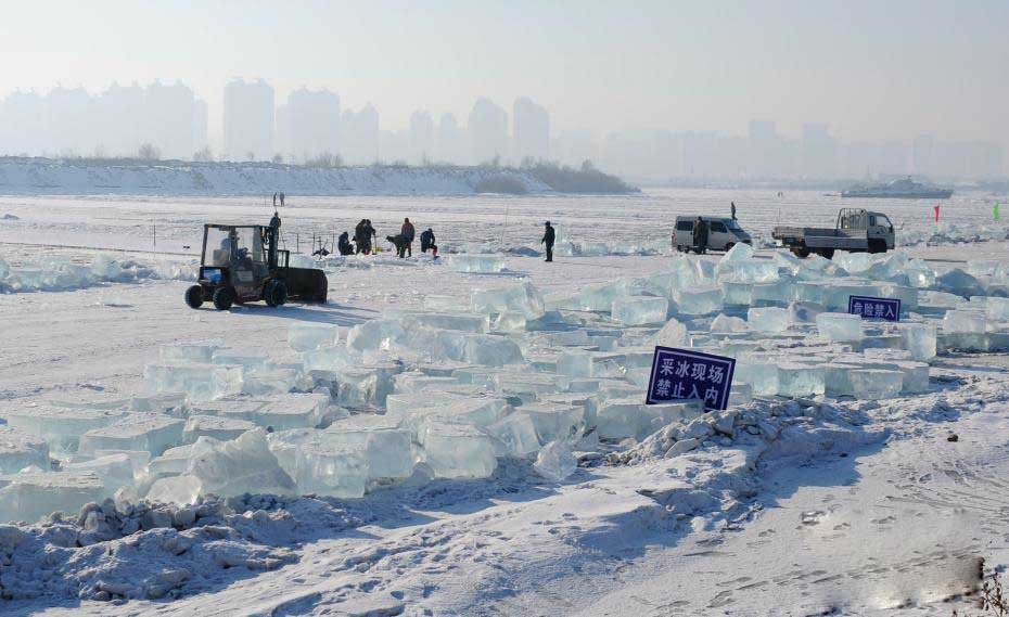 哈(hā)爾濱冬(dōng)季采冰(bing) 采冰工(gong)具